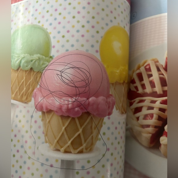 Wilton-Pops!-Sweets on a Stick Book - Picture 11 of 11